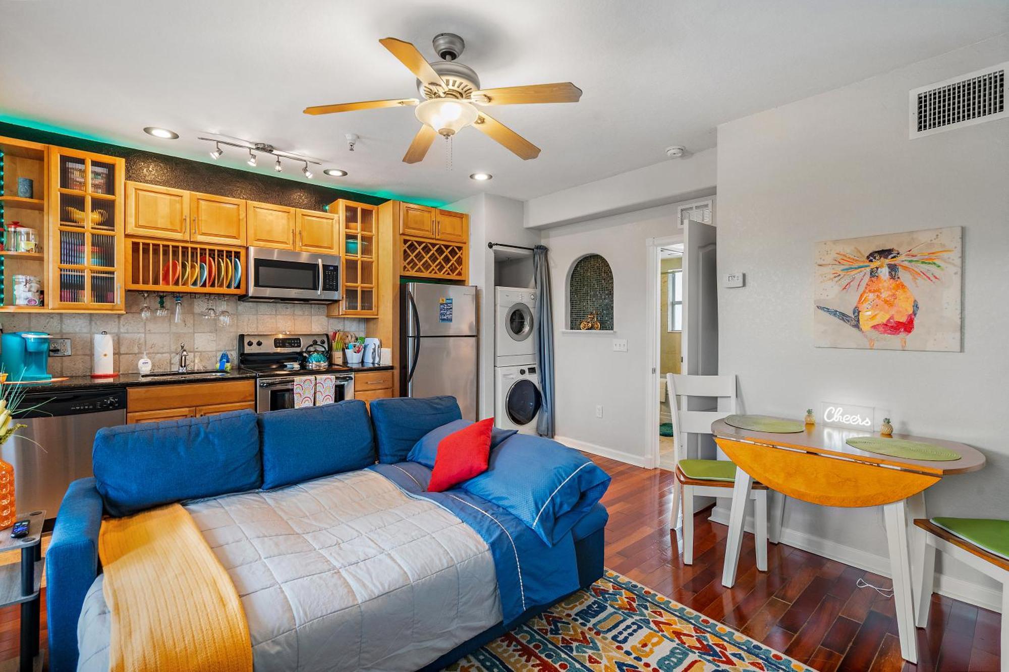 Itz A Vibe - 1 Bedroom Studio In The Heart Of Dtsp St. Petersburg Exterior photo