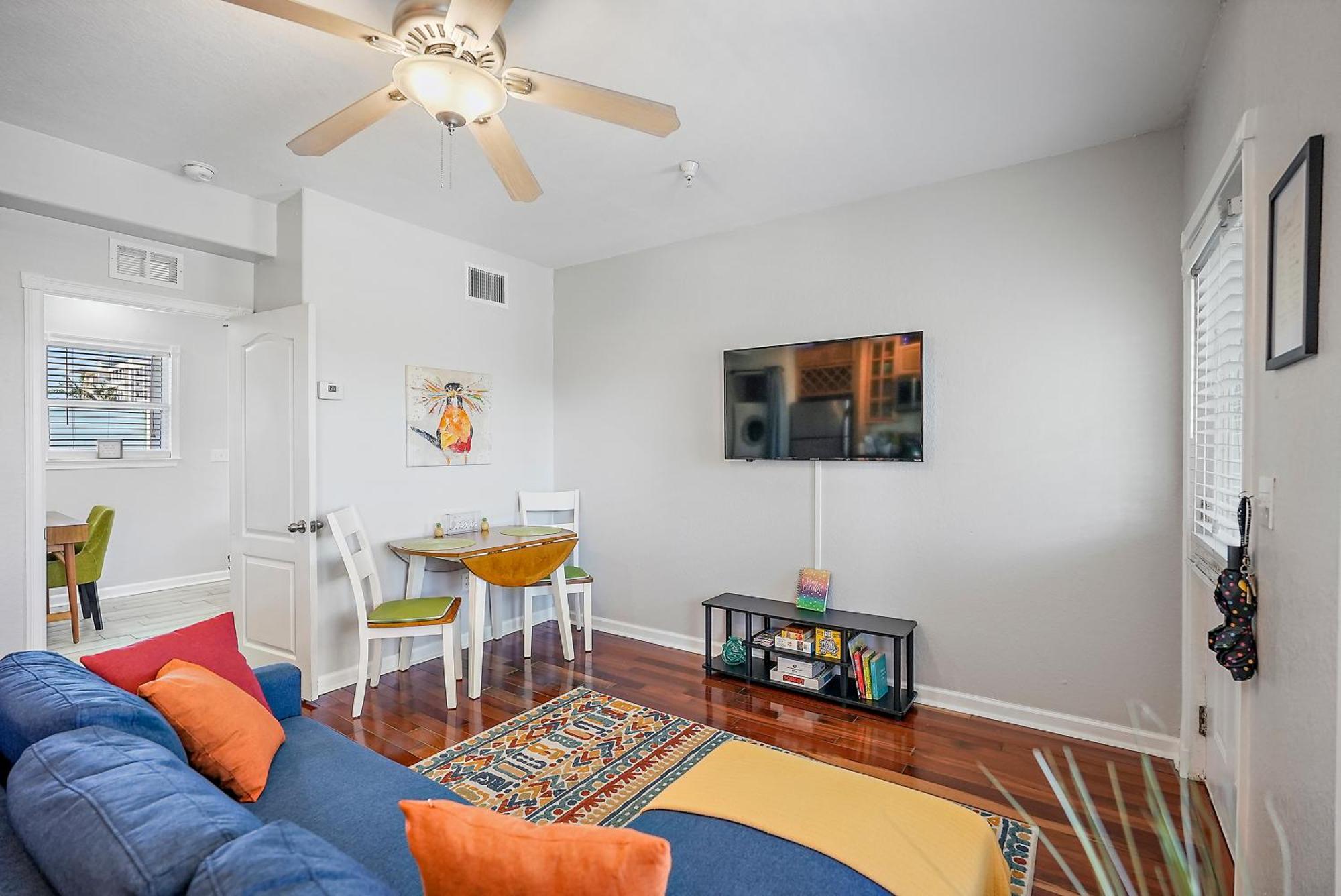 Itz A Vibe - 1 Bedroom Studio In The Heart Of Dtsp St. Petersburg Exterior photo
