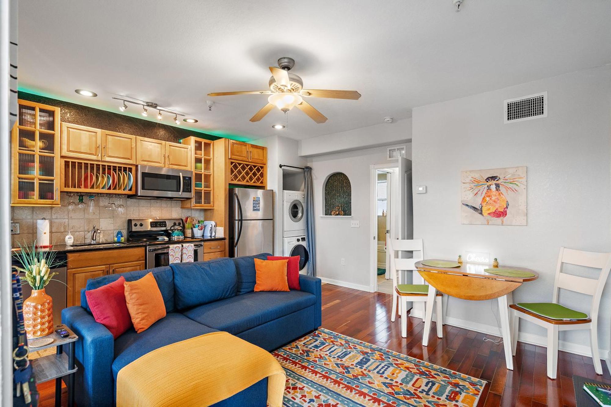 Itz A Vibe - 1 Bedroom Studio In The Heart Of Dtsp St. Petersburg Exterior photo
